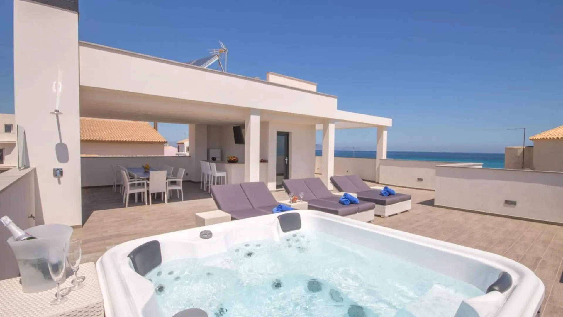 Beachfront Villa In Сон-Серра-де-Марина Испания