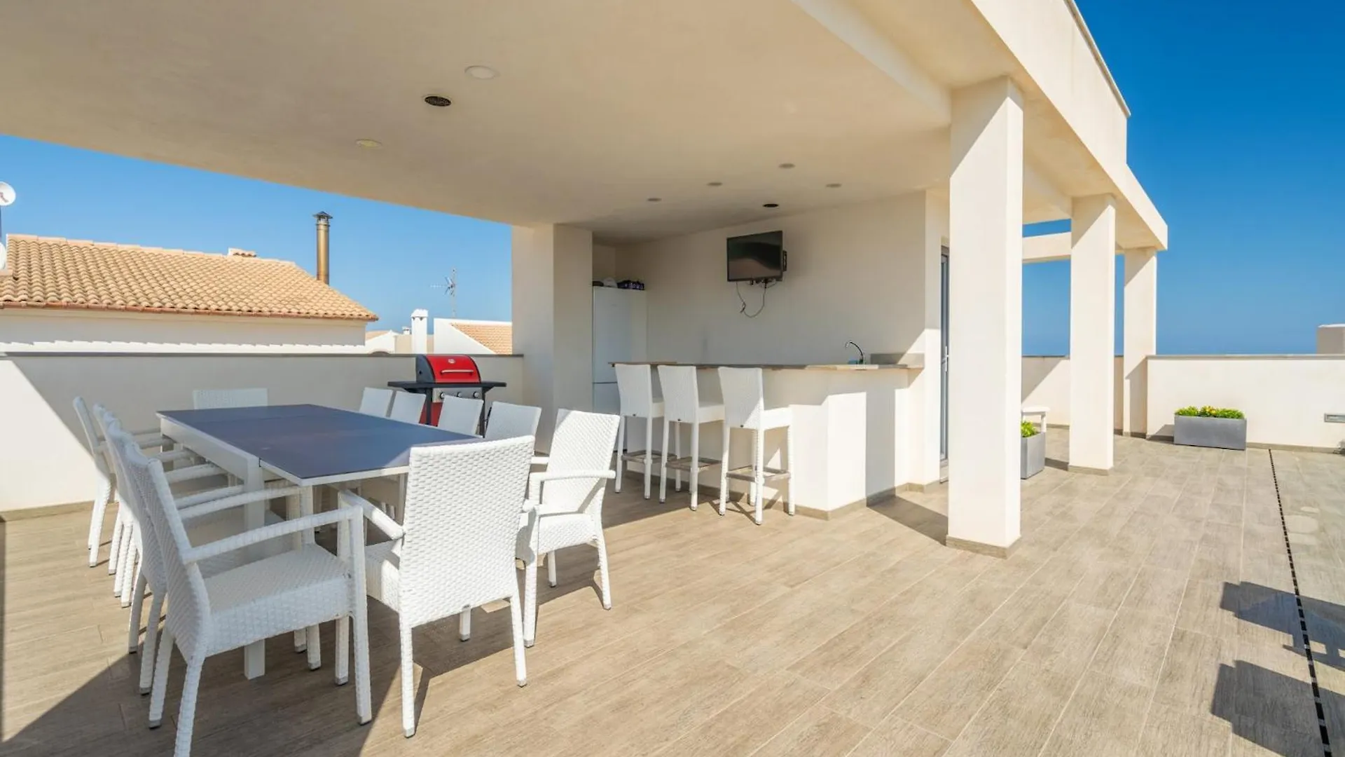 Beachfront Villa In Сон-Серра-де-Марина