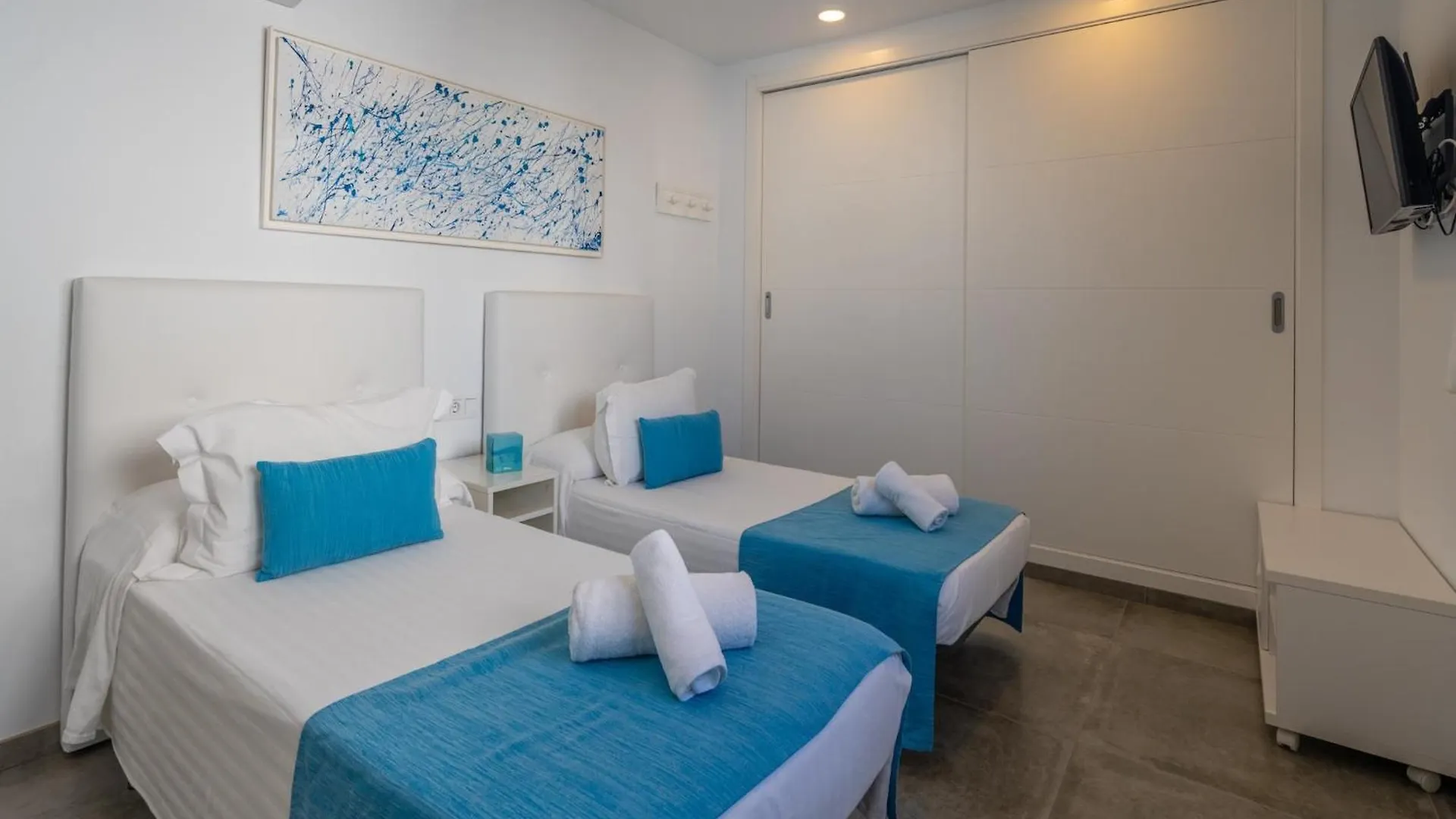 Beachfront Villa In Сон-Серра-де-Марина