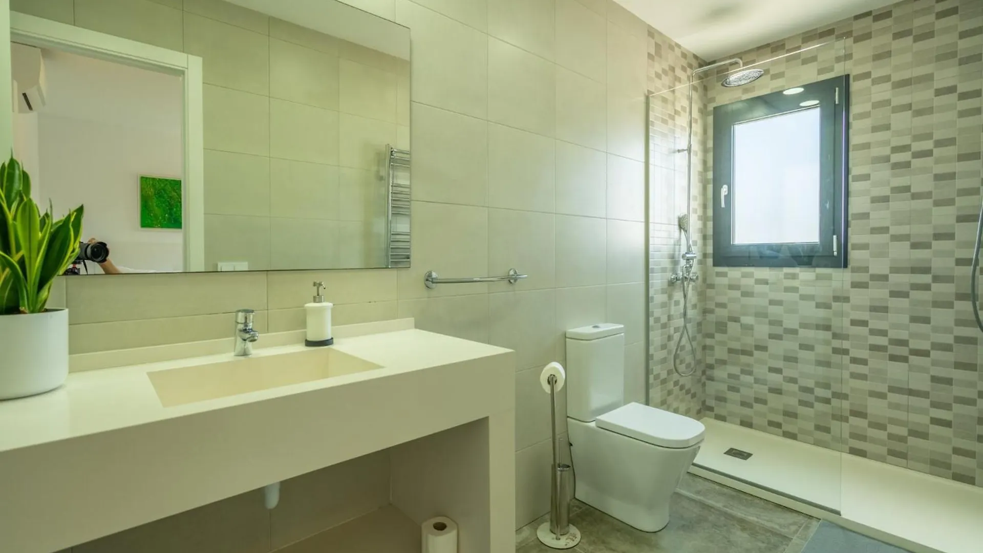 Beachfront Villa In Сон-Серра-де-Марина